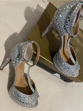 Thalia Sodi Womens Chace Rhinestone Peep Toe Platform Pumps Silver Heels
